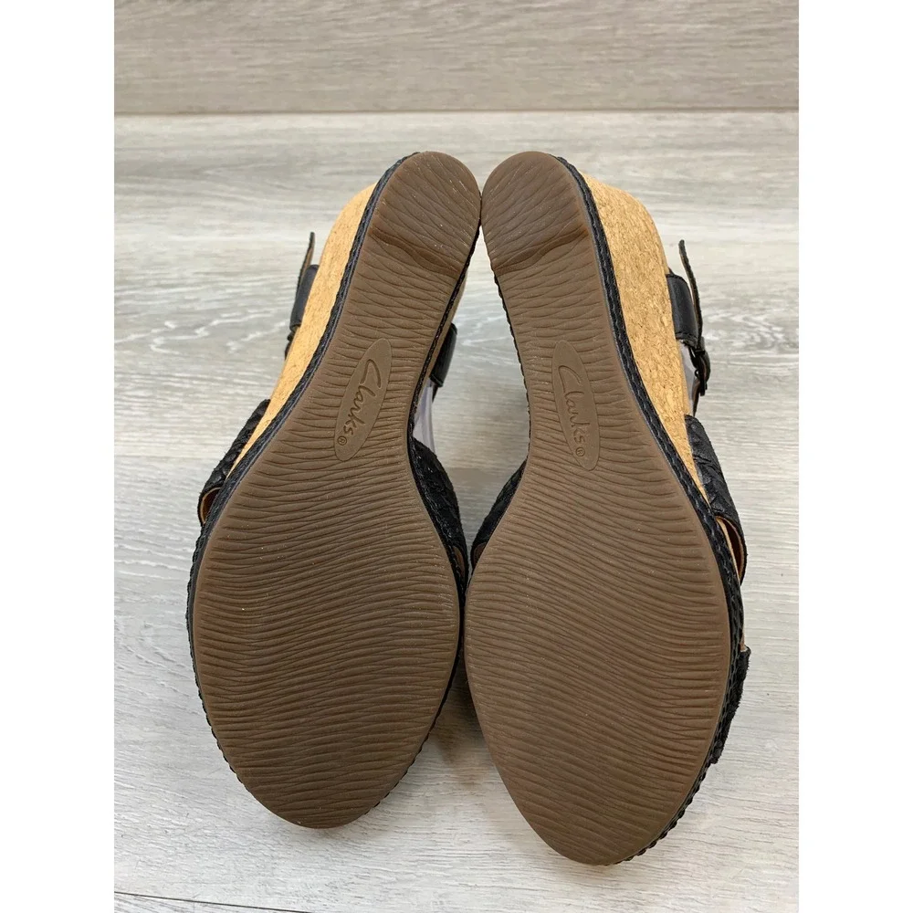 Clarks Women's Black Snakeskin Wedge Sandals Cushion Soft 8 Comfort Shoes